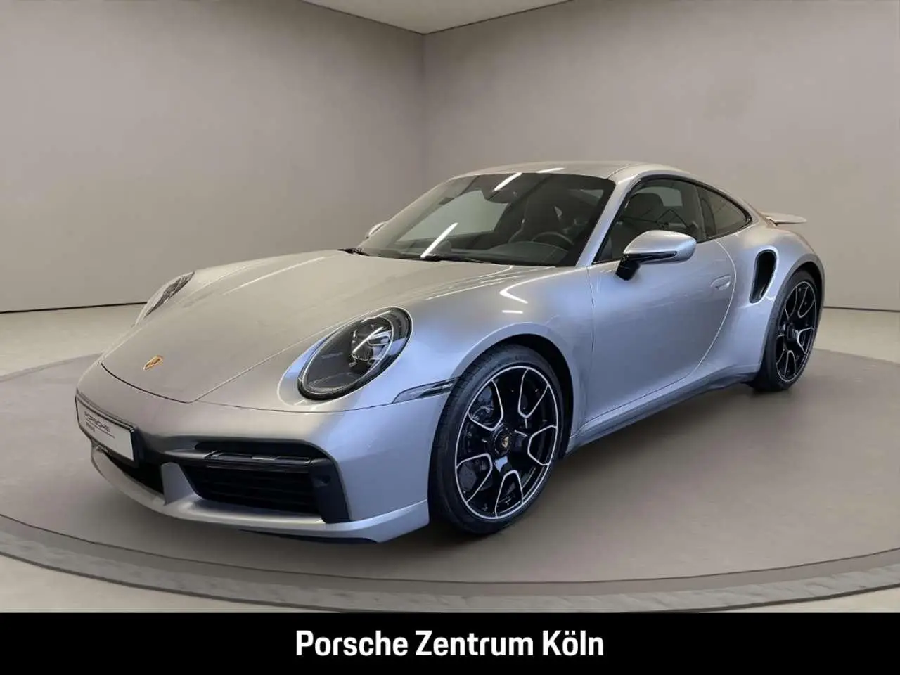 Photo 1 : Porsche 992 2022 Petrol