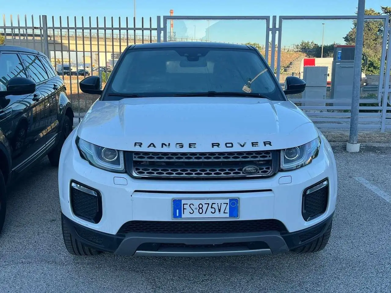 Photo 1 : Land Rover Range Rover Evoque 2019 Hybrid