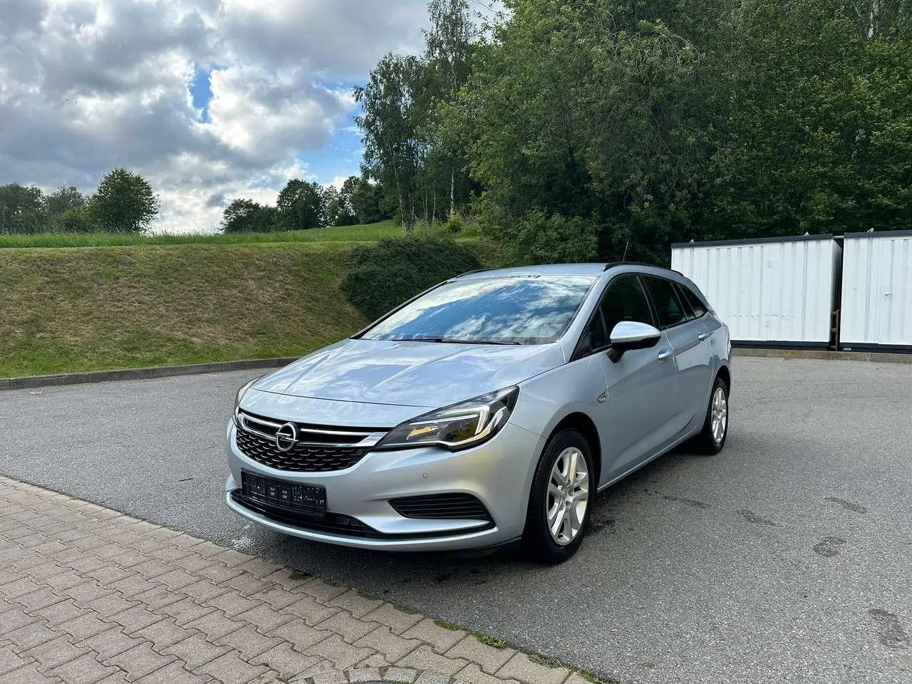 Photo 1 : Opel Astra 2016 Petrol