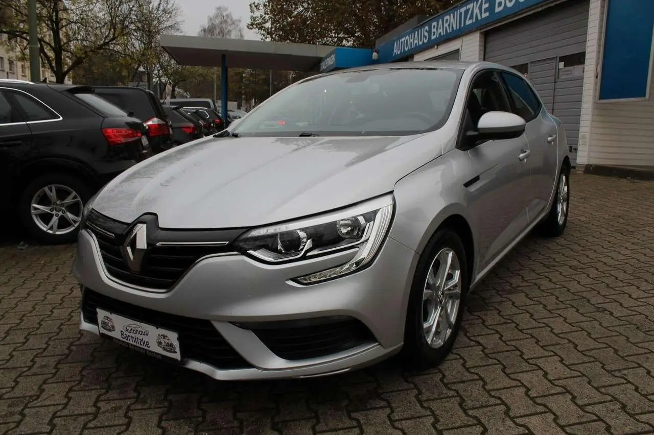 Photo 1 : Renault Megane 2017 Essence