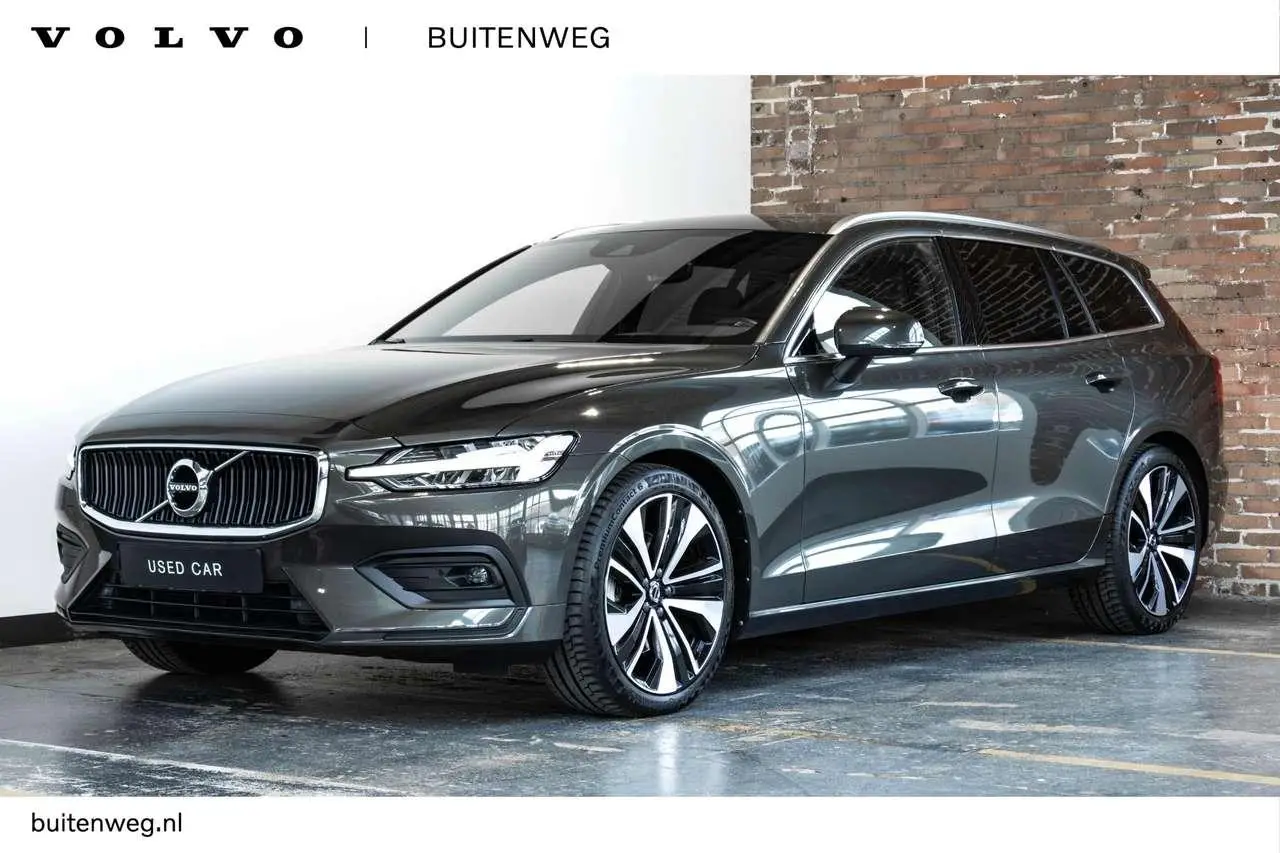 Photo 1 : Volvo V60 2019 Petrol