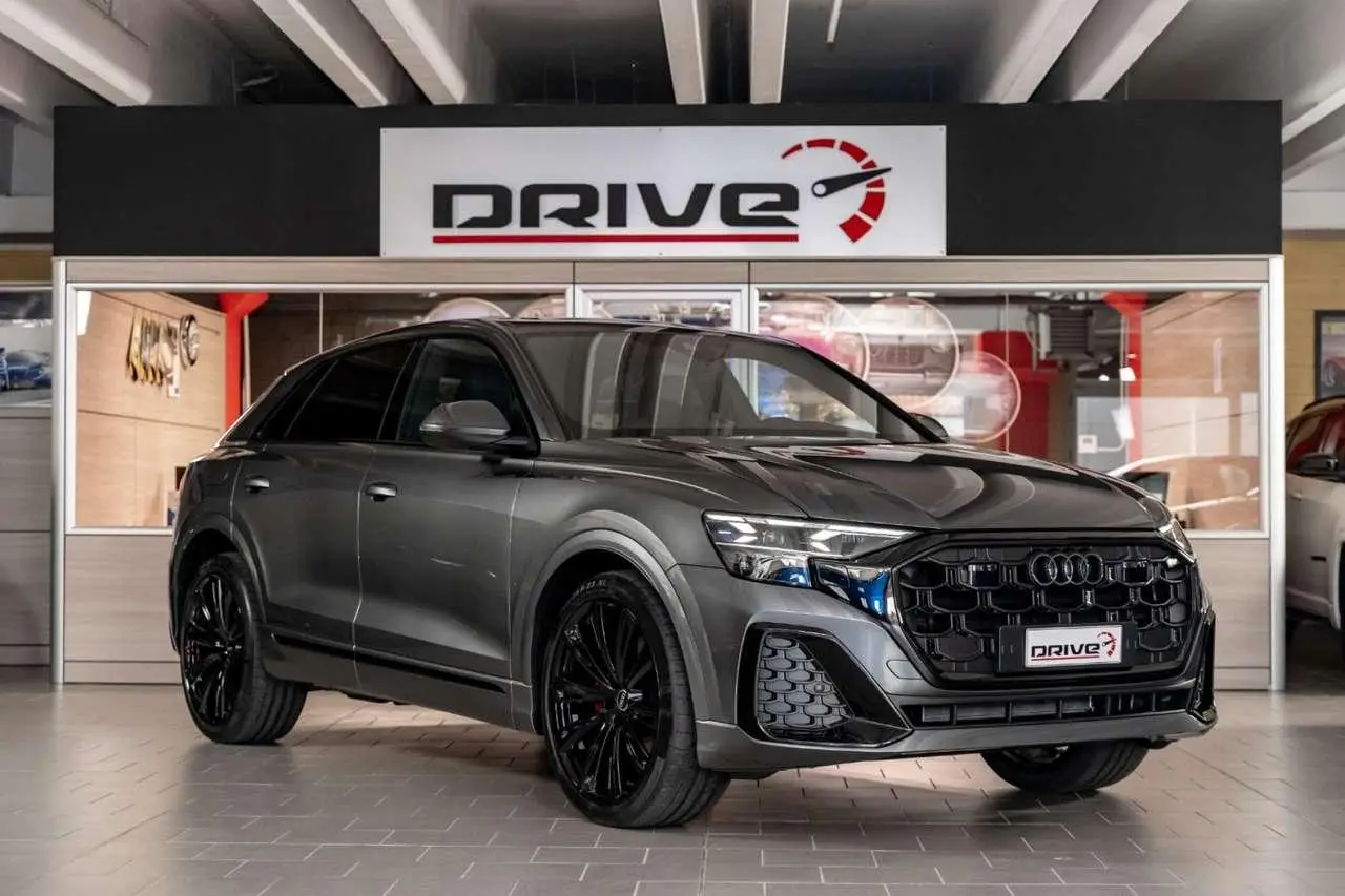 Photo 1 : Audi Q8 2024 Hybride