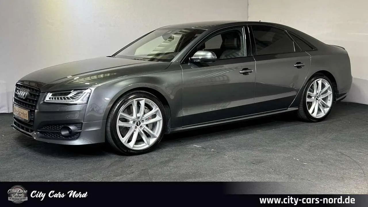 Photo 1 : Audi S8 2017 Essence