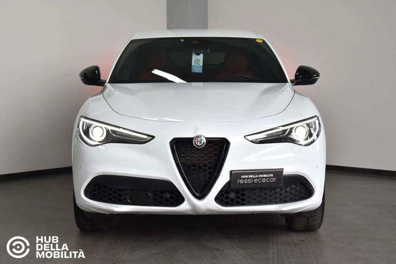 Photo 1 : Alfa Romeo Stelvio 2022 Petrol