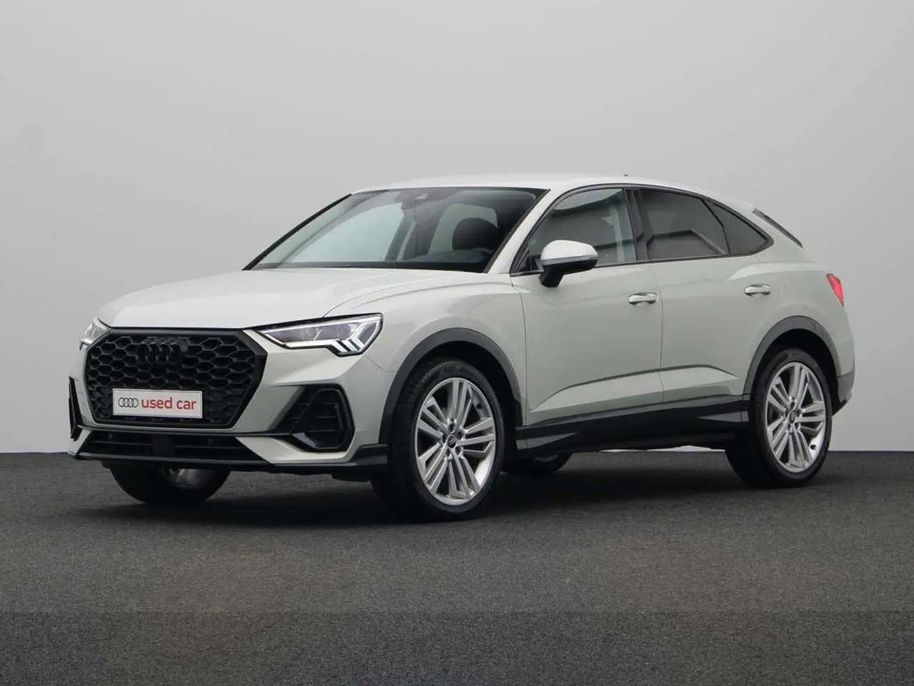 Photo 1 : Audi Q3 2020 Petrol