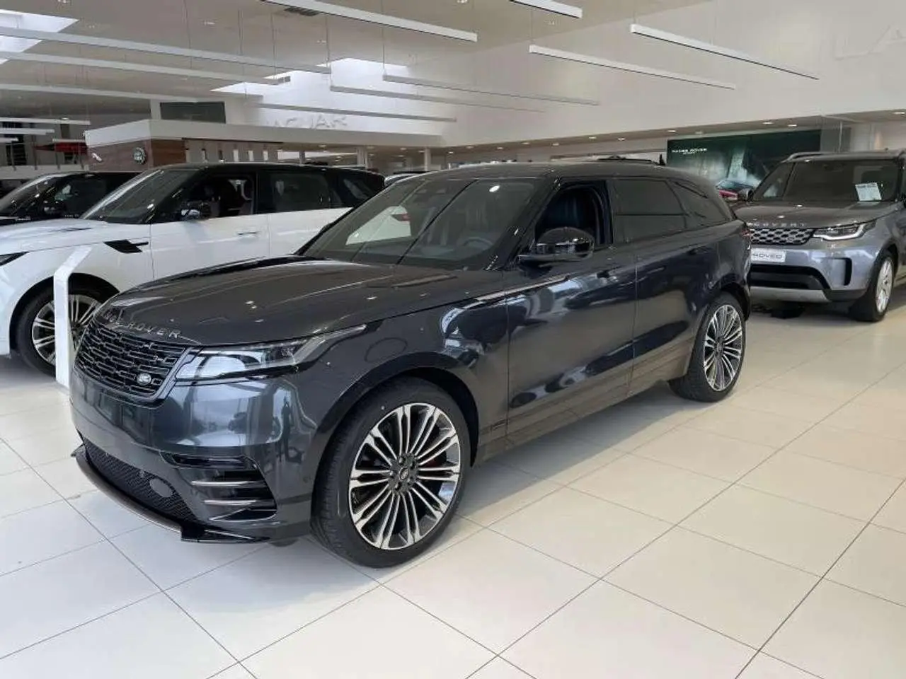 Photo 1 : Land Rover Range Rover Velar 2024 Essence