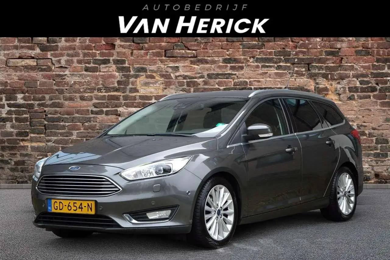 Photo 1 : Ford Focus 2015 Petrol