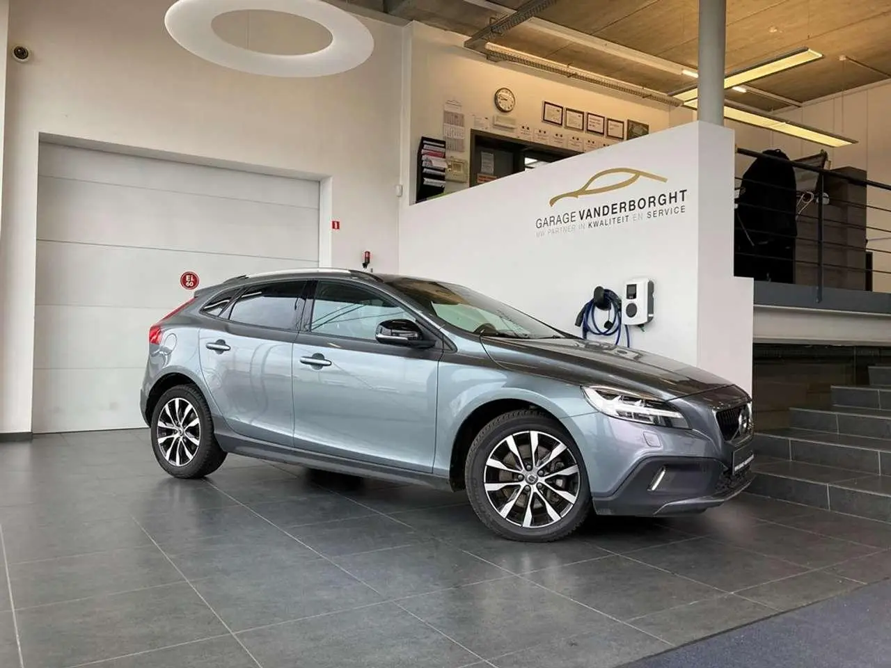 Photo 1 : Volvo V40 2020 Diesel