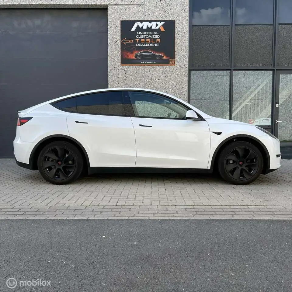 Photo 1 : Tesla Model Y 2023 Electric