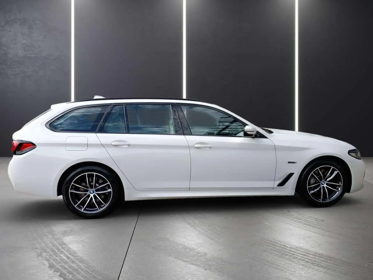 Photo 1 : Bmw Serie 5 2023 Hybrid