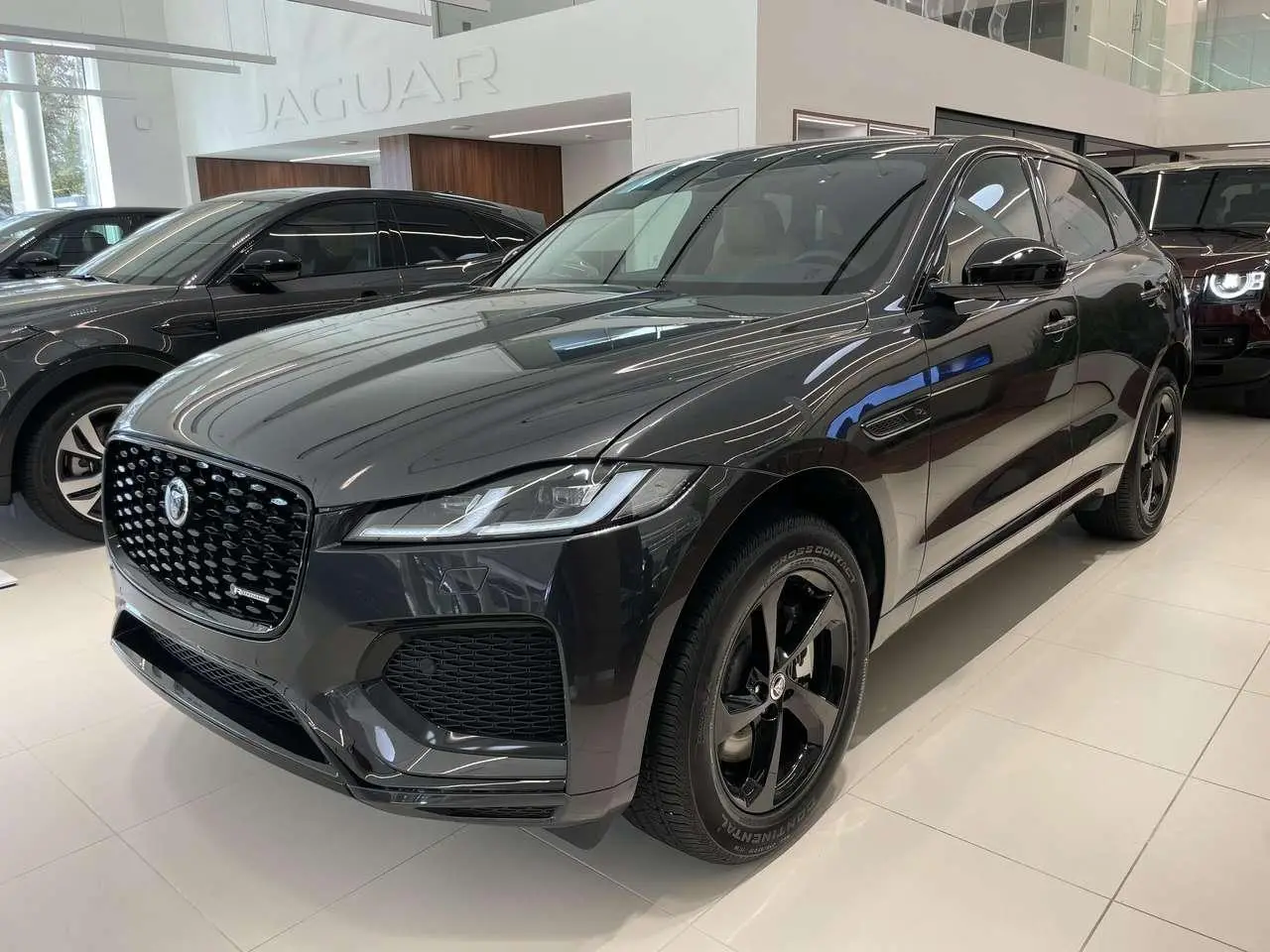 Photo 1 : Jaguar F-pace 2024 Hybrid