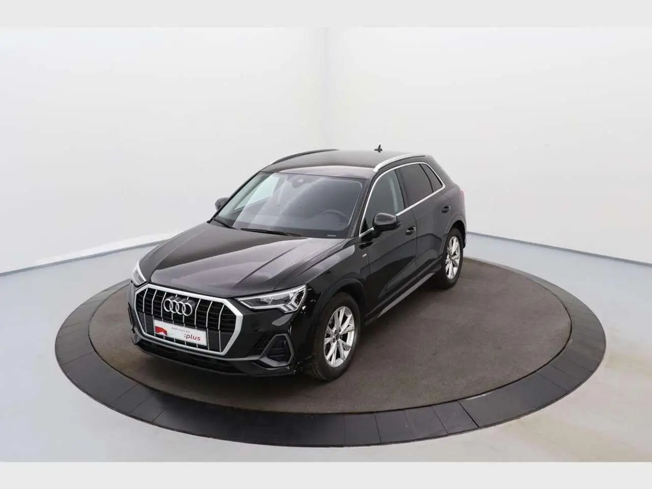 Photo 1 : Audi Q3 2024 Petrol