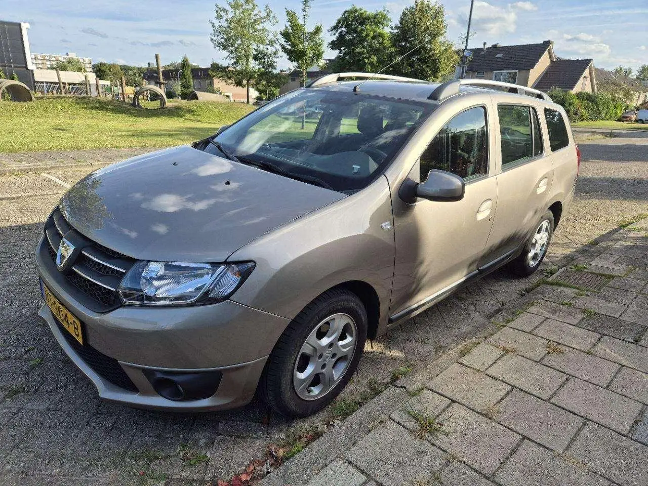 Photo 1 : Dacia Logan 2015 Essence