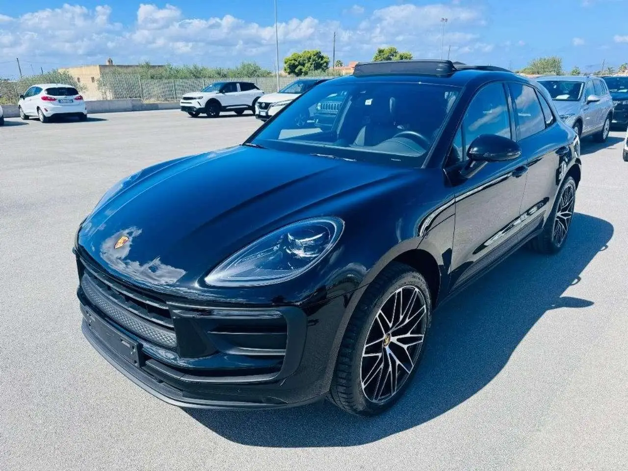 Photo 1 : Porsche Macan 2022 Essence