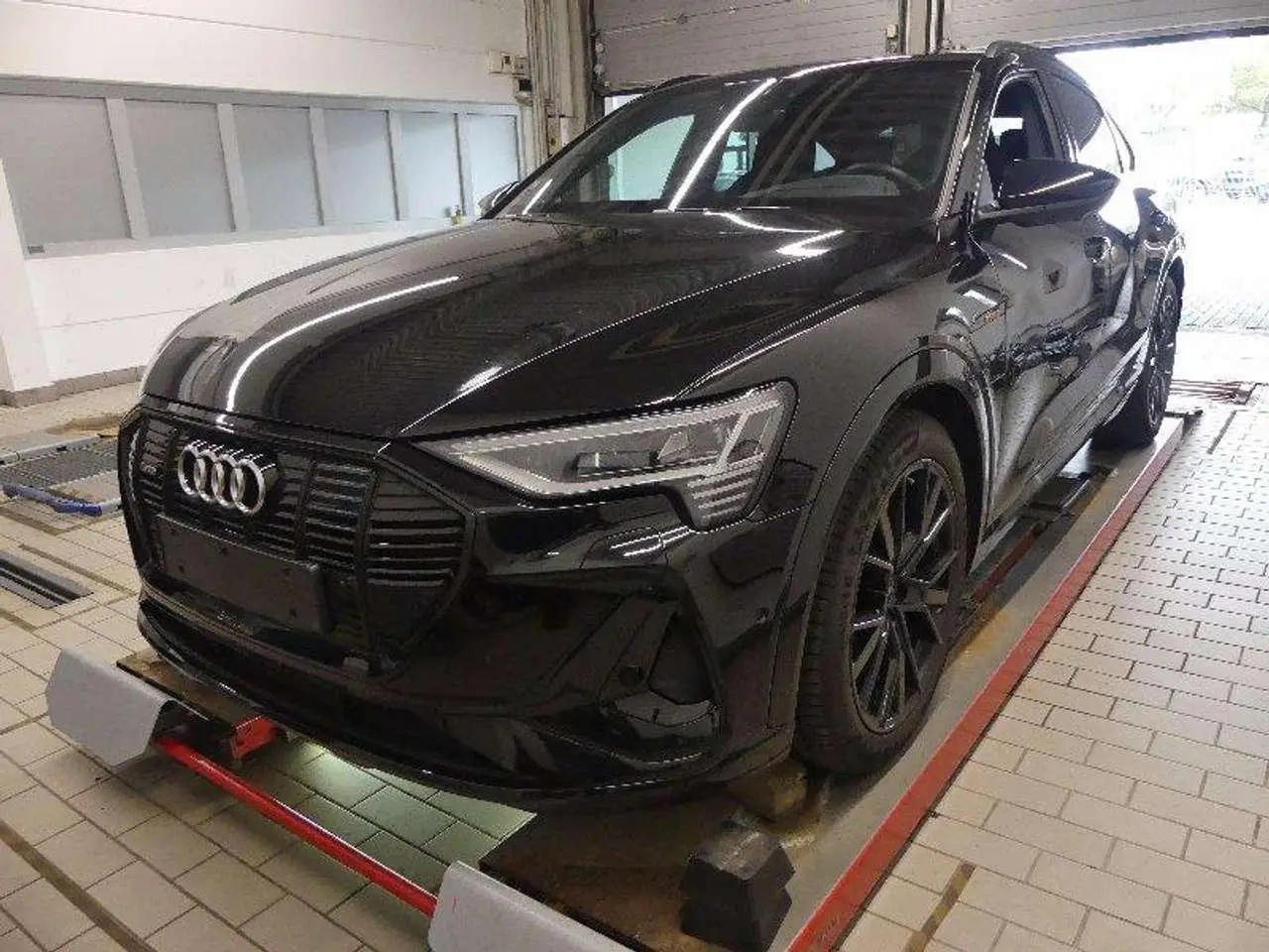 Photo 1 : Audi E-tron 2021 Électrique