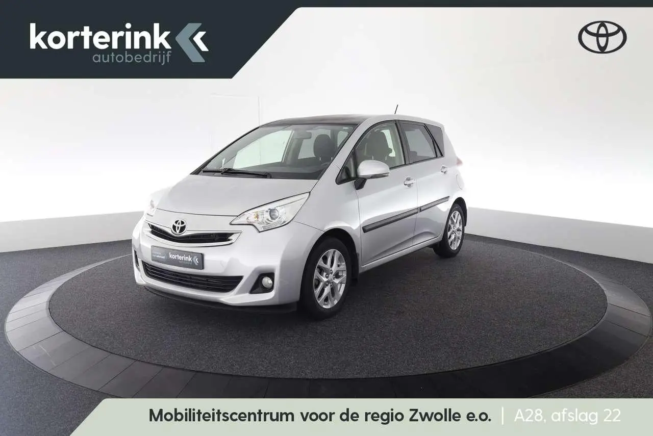 Photo 1 : Toyota Verso 2016 Petrol