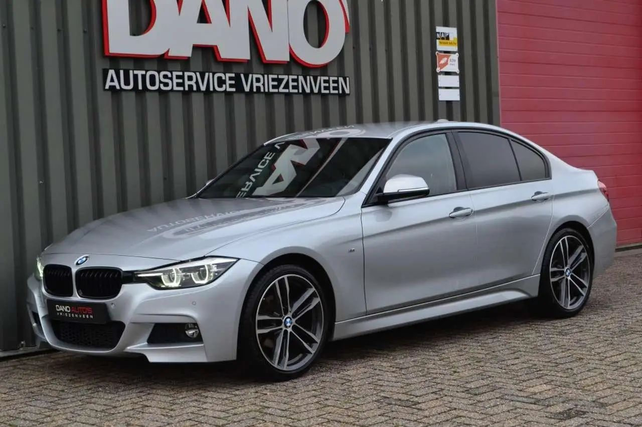 Photo 1 : Bmw Serie 3 2019 Essence