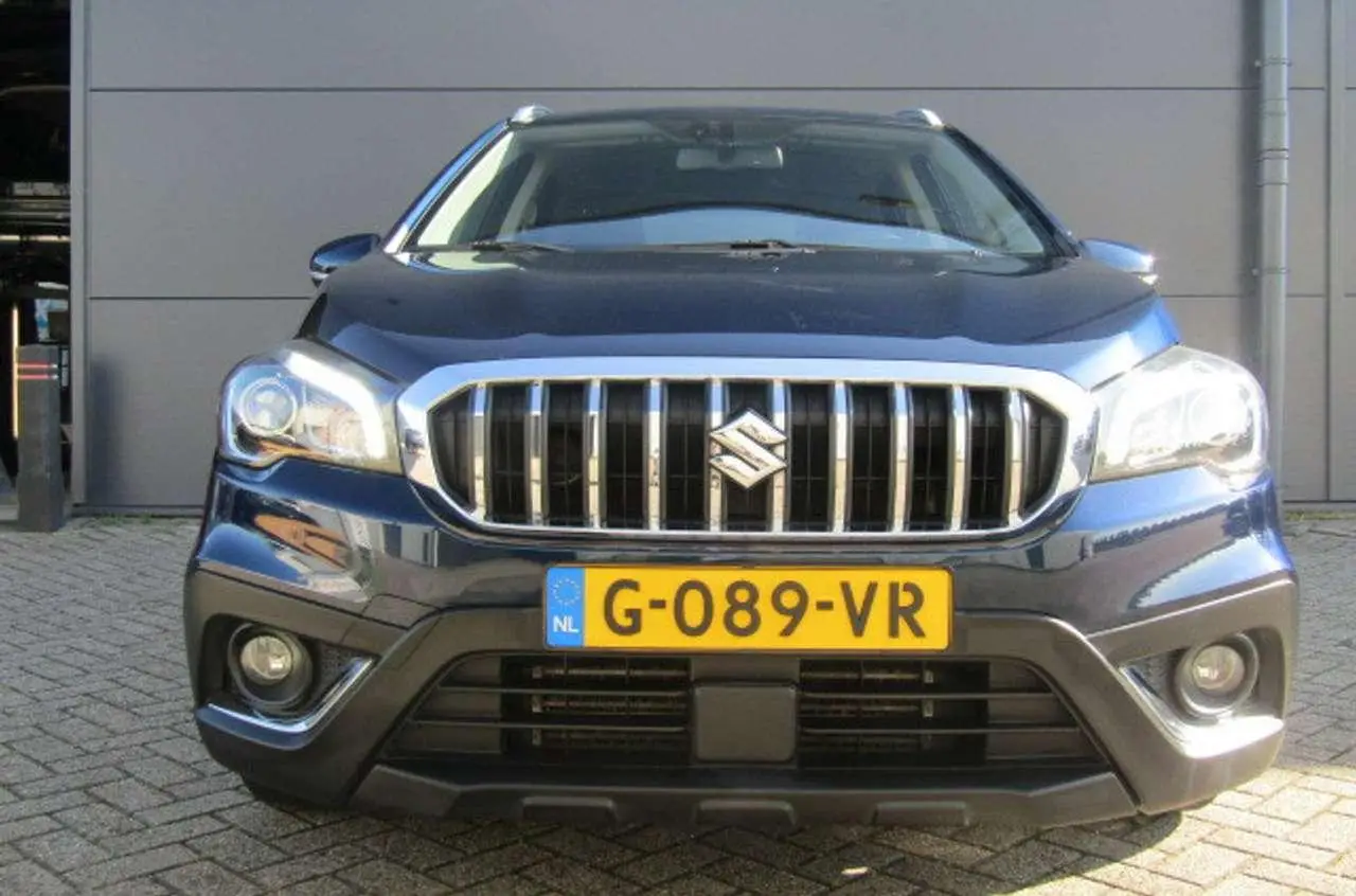 Photo 1 : Suzuki Sx4 2019 Petrol