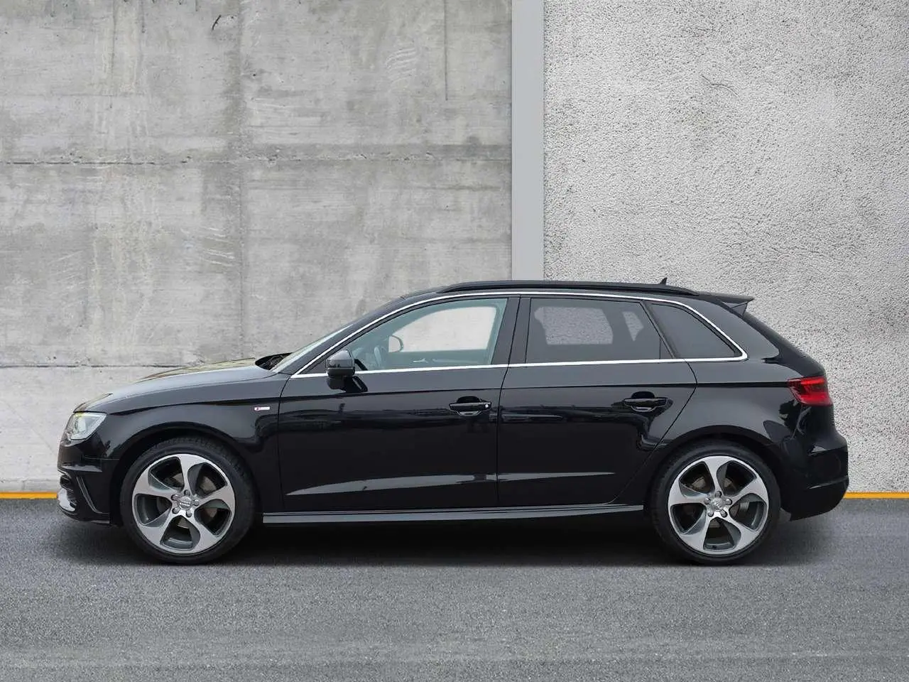 Photo 1 : Audi A3 2015 Petrol