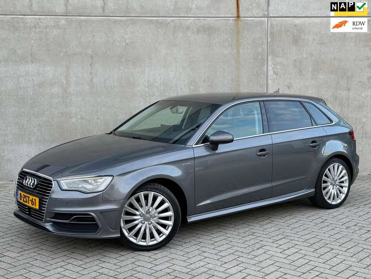 Photo 1 : Audi A3 2015 Hybrid