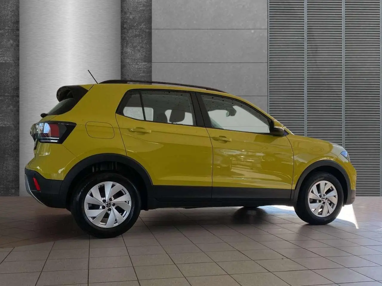 Photo 1 : Volkswagen T-cross 2024 Essence