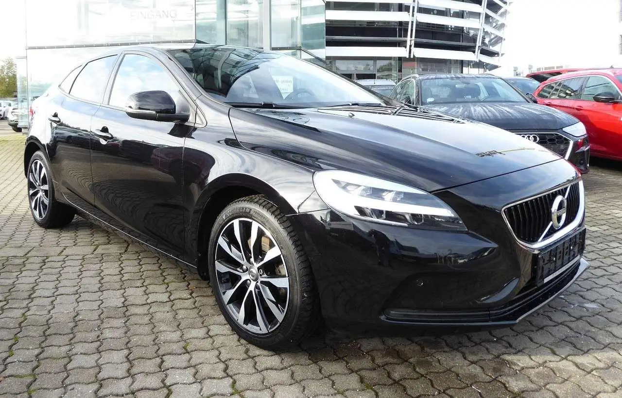 Photo 1 : Volvo V40 2019 Essence