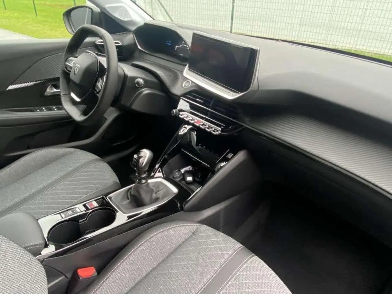 Photo 1 : Peugeot 208 2024 Petrol