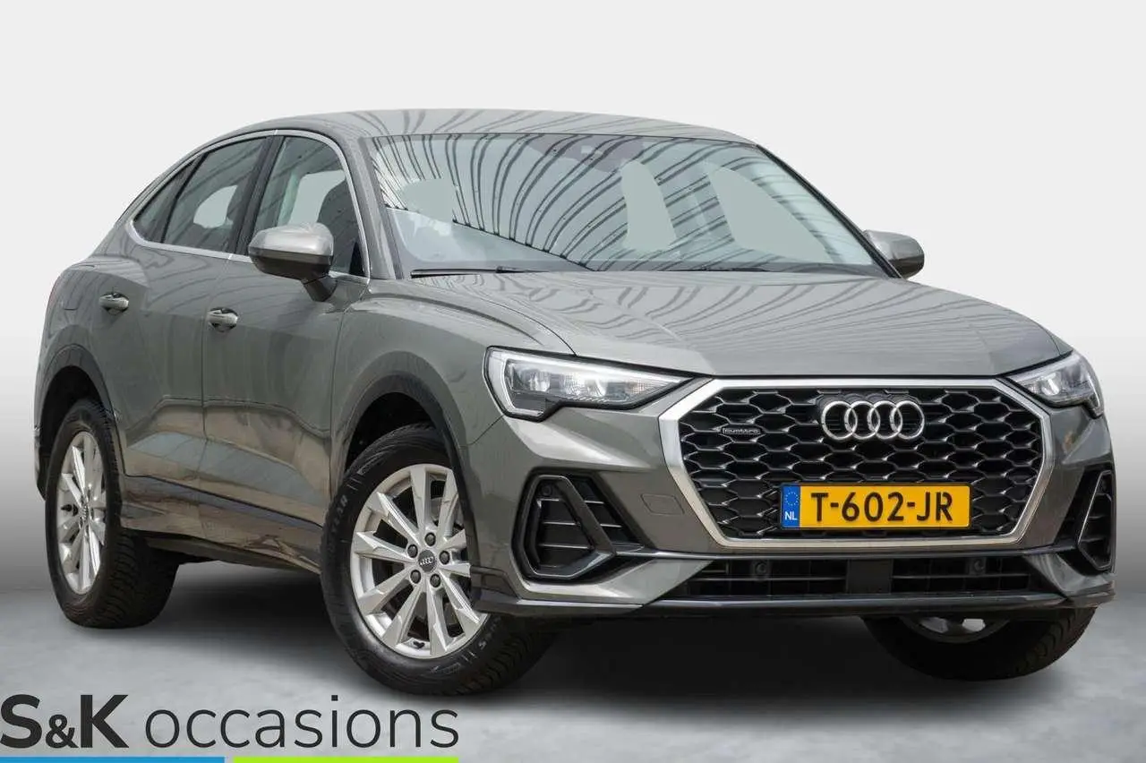 Photo 1 : Audi Q3 2020 Essence