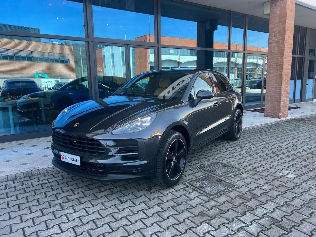 Photo 1 : Porsche Macan 2021 Essence