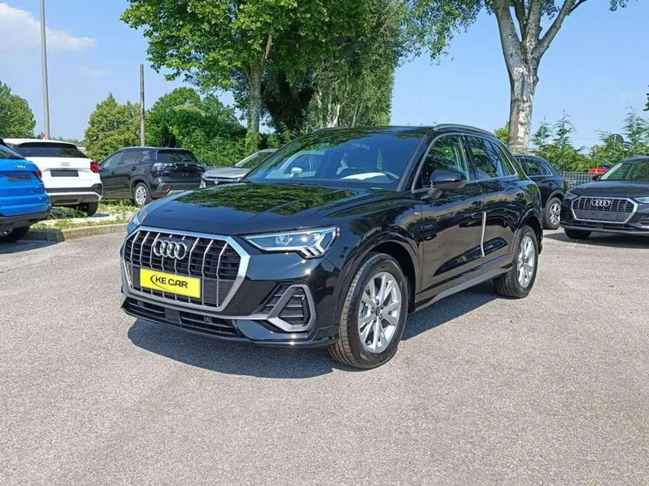 Photo 1 : Audi Q3 2023 Petrol