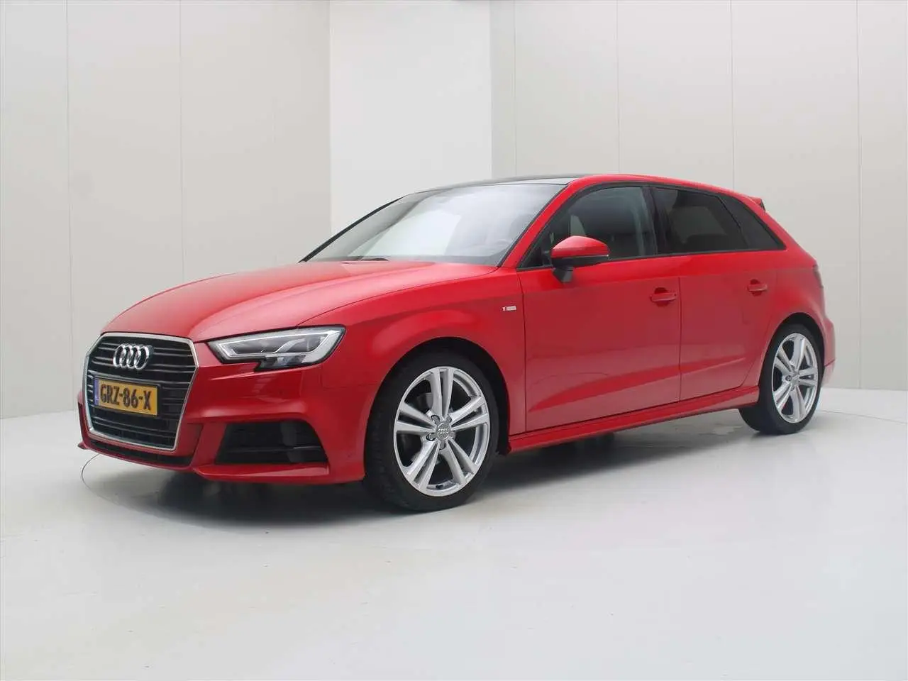 Photo 1 : Audi A3 2019 Petrol