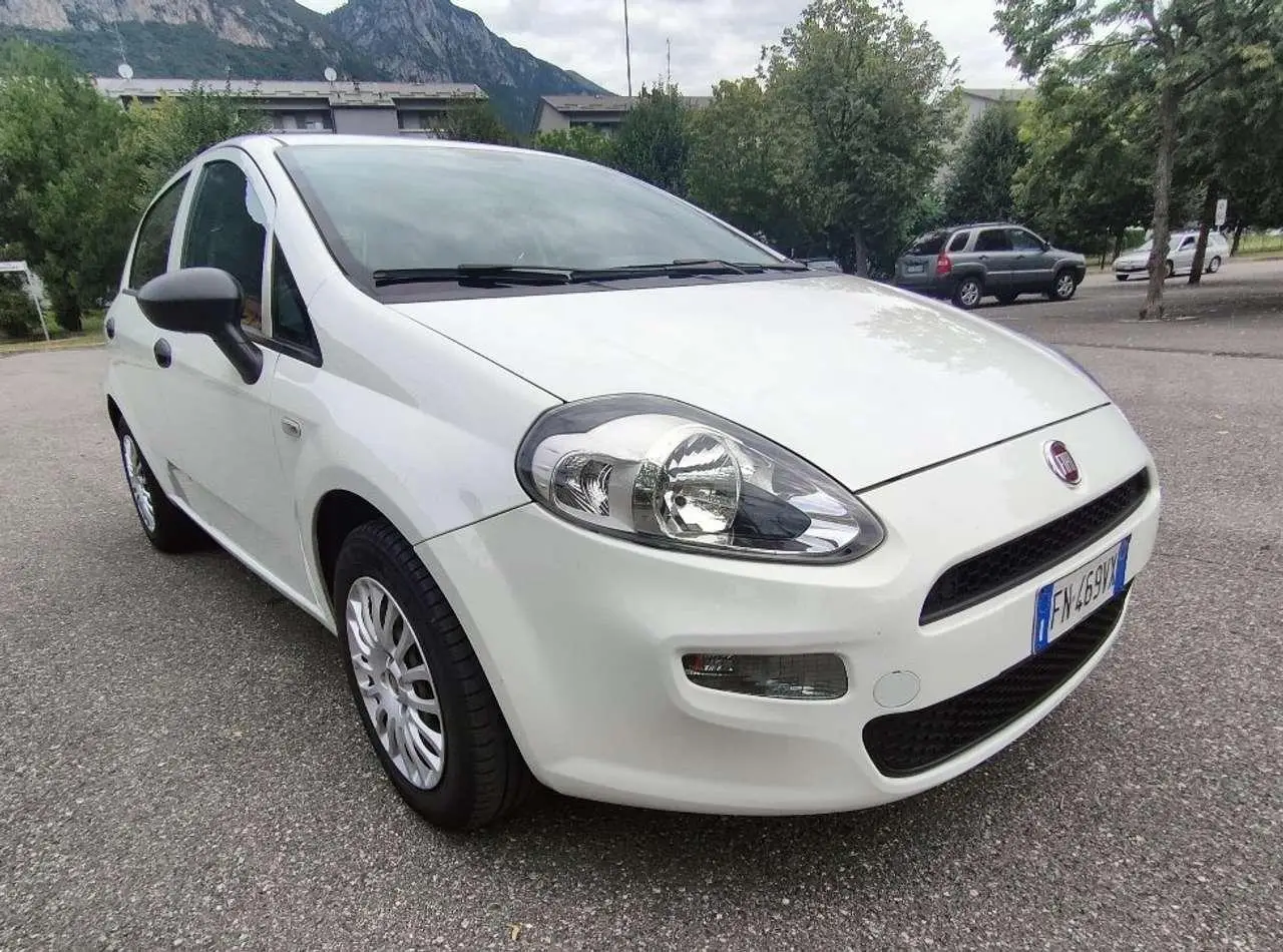 Photo 1 : Fiat Punto 2018 Petrol