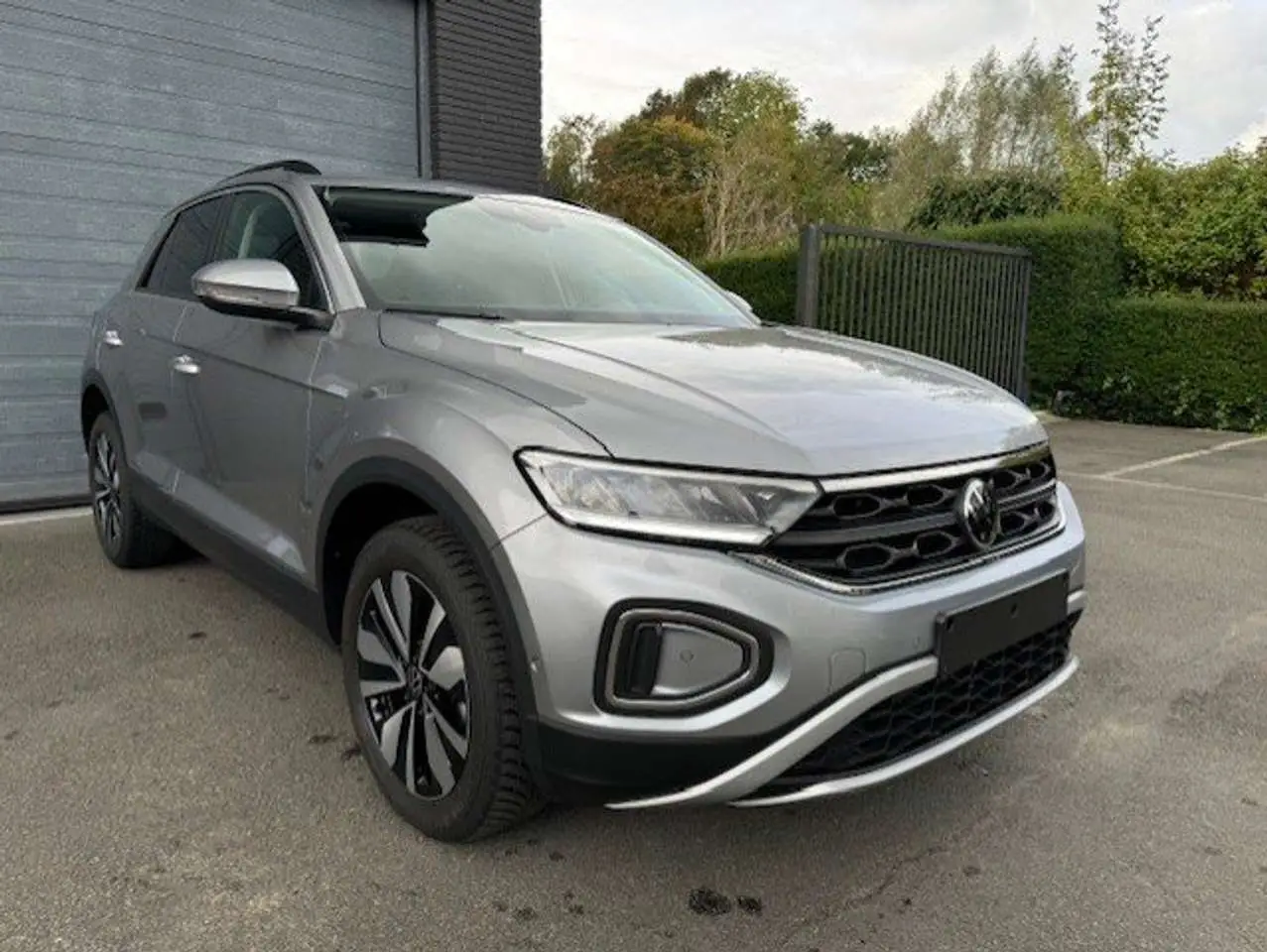 Photo 1 : Volkswagen T-roc 2023 Petrol