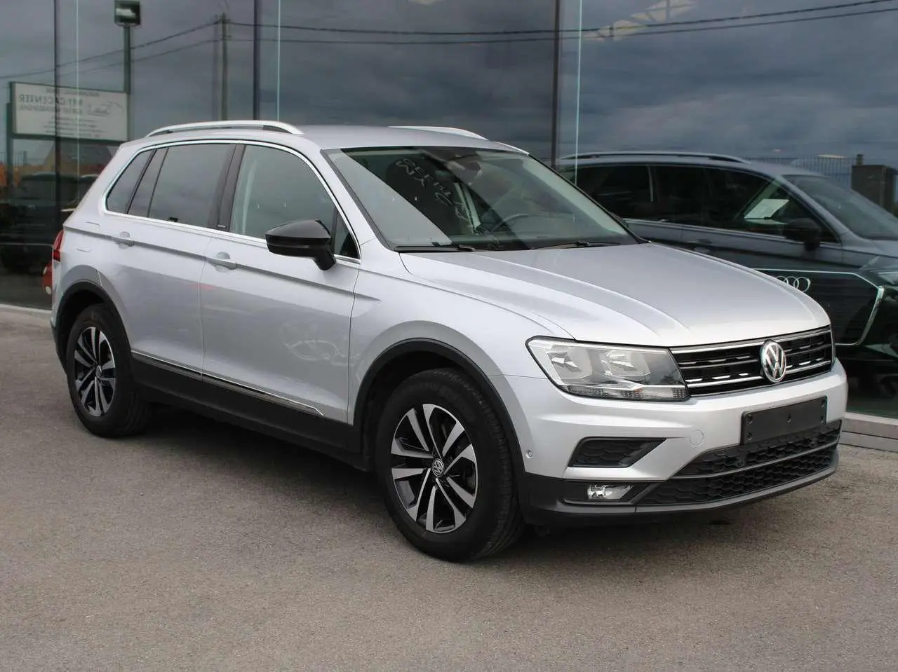 Photo 1 : Volkswagen Tiguan 2020 Essence