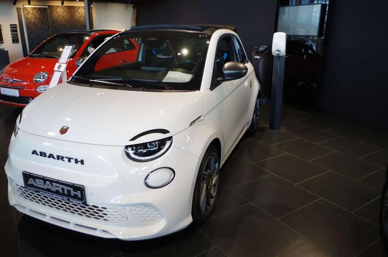 Photo 1 : Abarth 500 2024 Électrique