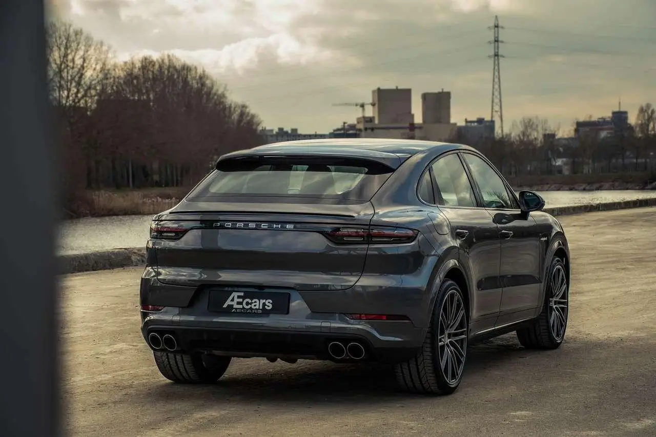 Photo 1 : Porsche Cayenne 2020 Petrol