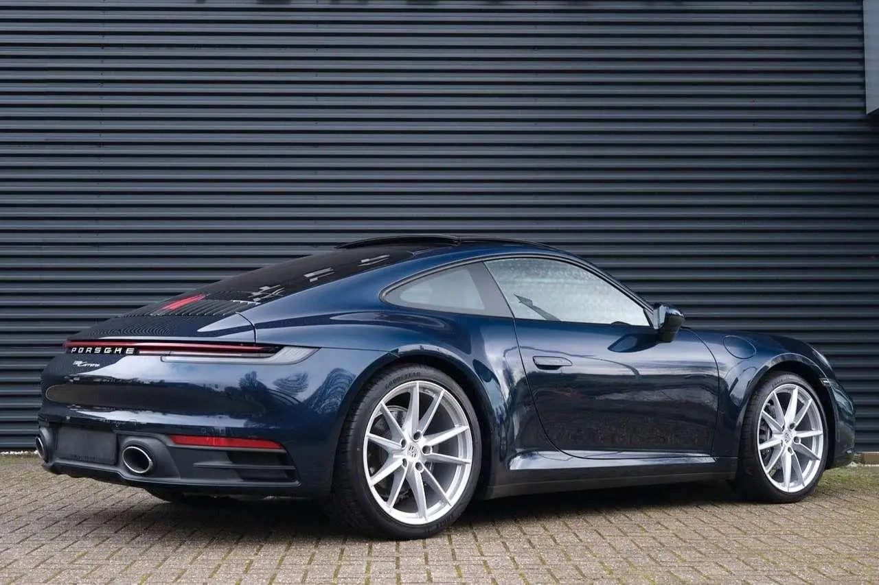 Photo 1 : Porsche 992 2021 Essence