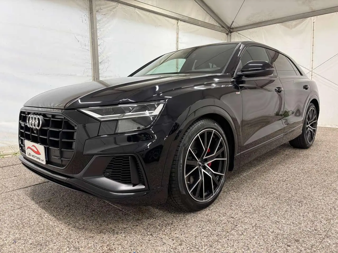 Photo 1 : Audi Q8 2019 Hybrid