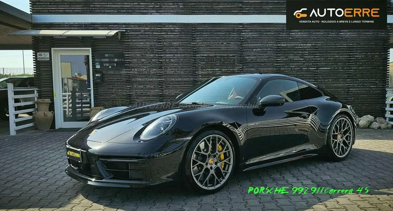 Photo 1 : Porsche 992 2022 Petrol