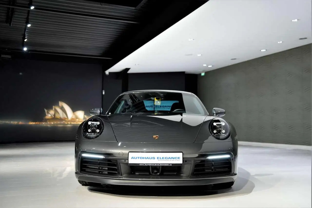 Photo 1 : Porsche 992 2021 Petrol