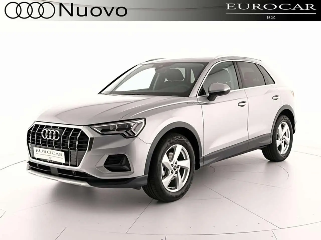 Photo 1 : Audi Q3 2024 Petrol