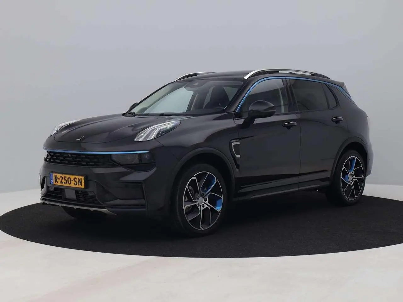 Photo 1 : Lynk & Co 01 2022 Hybrid