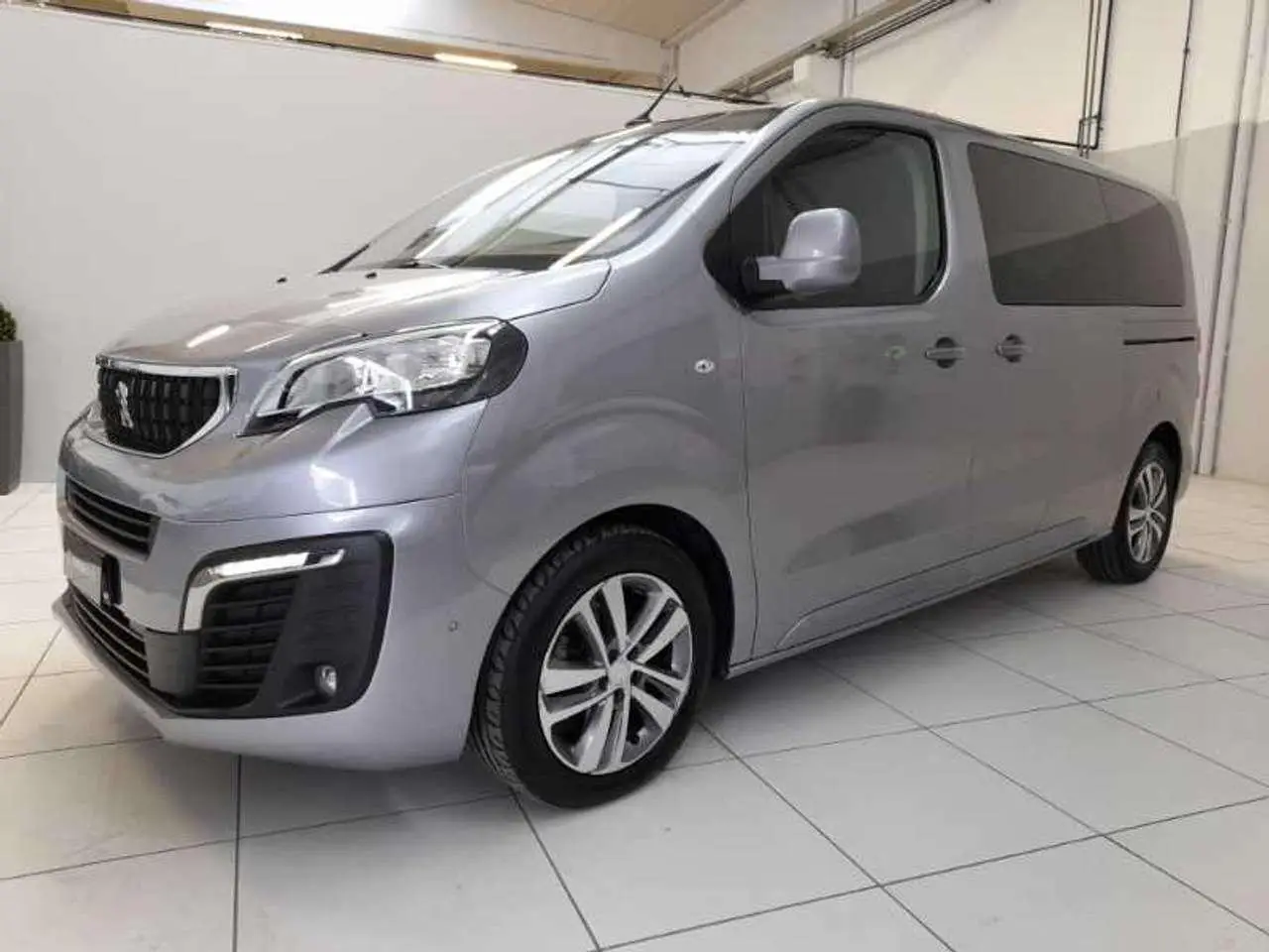 Photo 1 : Peugeot Traveller 2021 Diesel