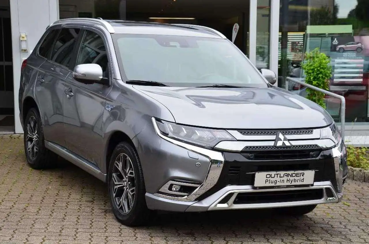 Photo 1 : Mitsubishi Outlander 2019 Hybrid