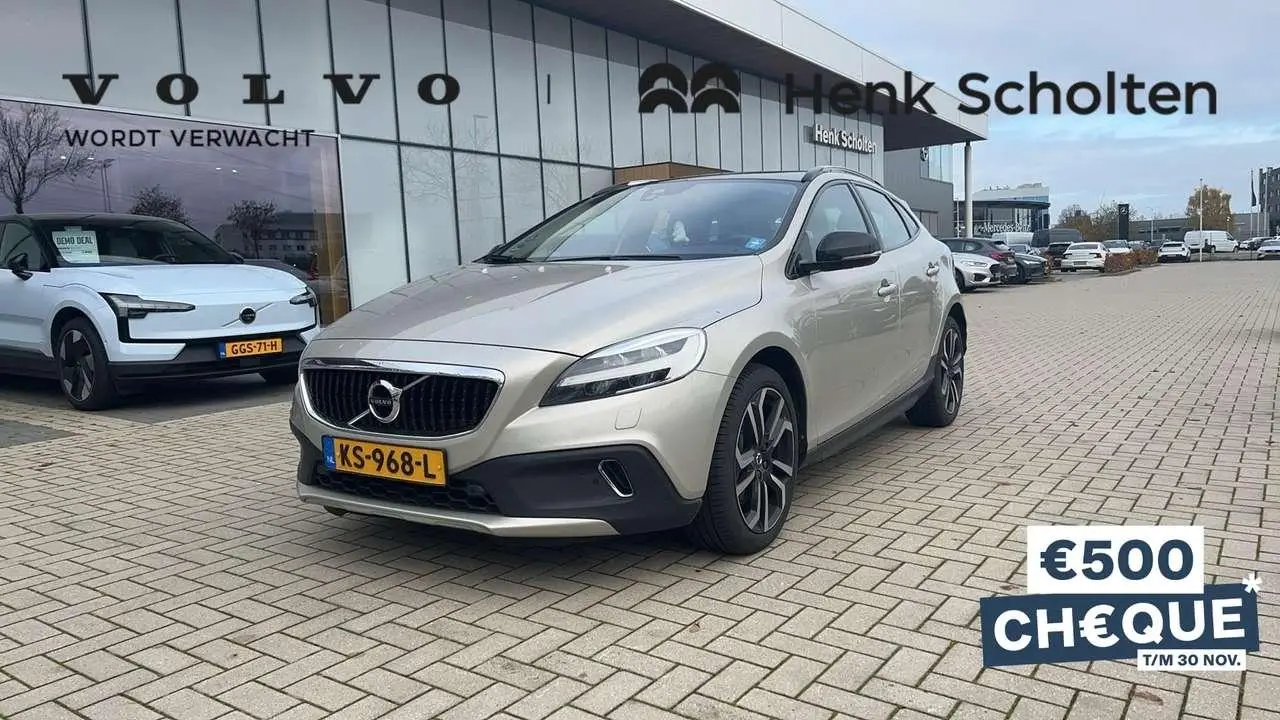 Photo 1 : Volvo V40 2016 Petrol