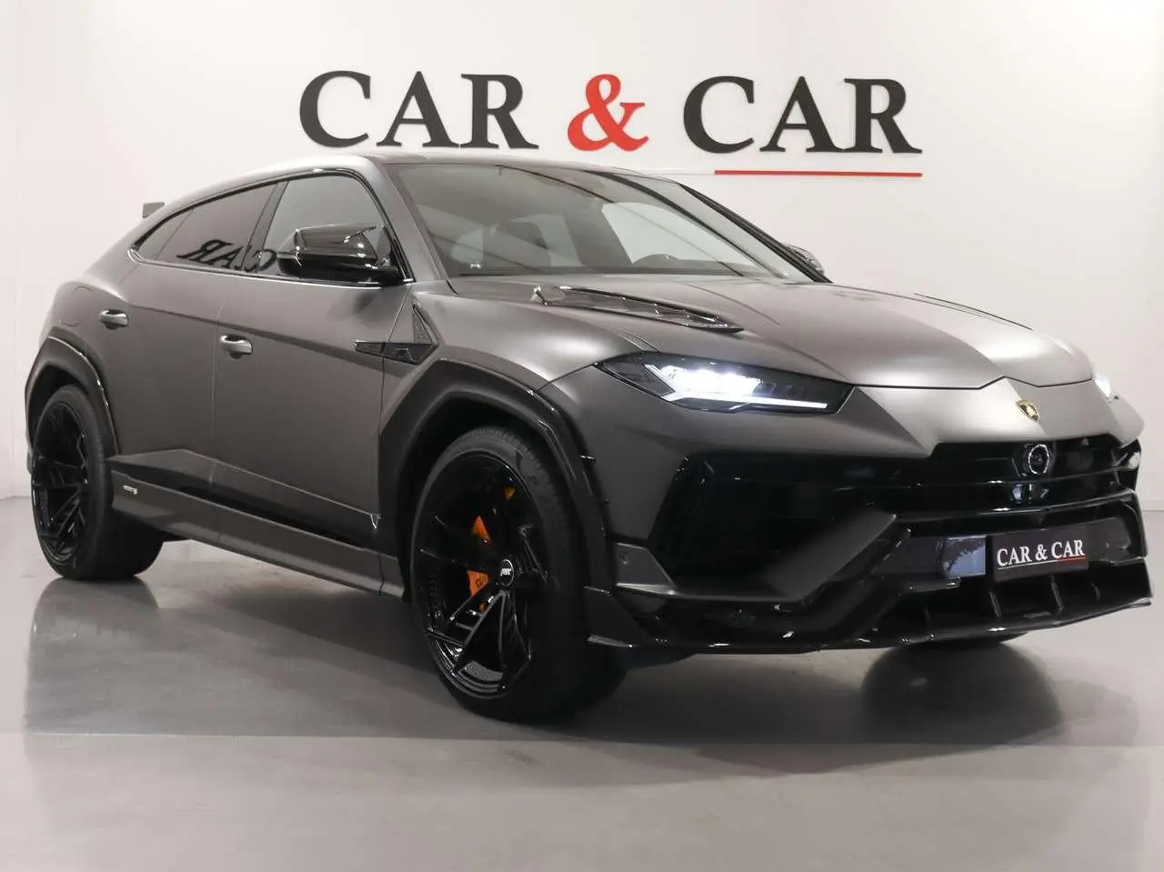 Photo 1 : Lamborghini Urus 2024 Essence