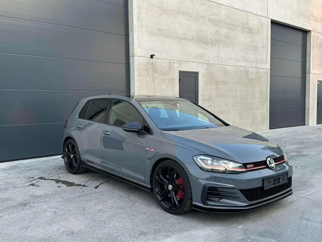 Photo 1 : Volkswagen Golf 2019 Petrol