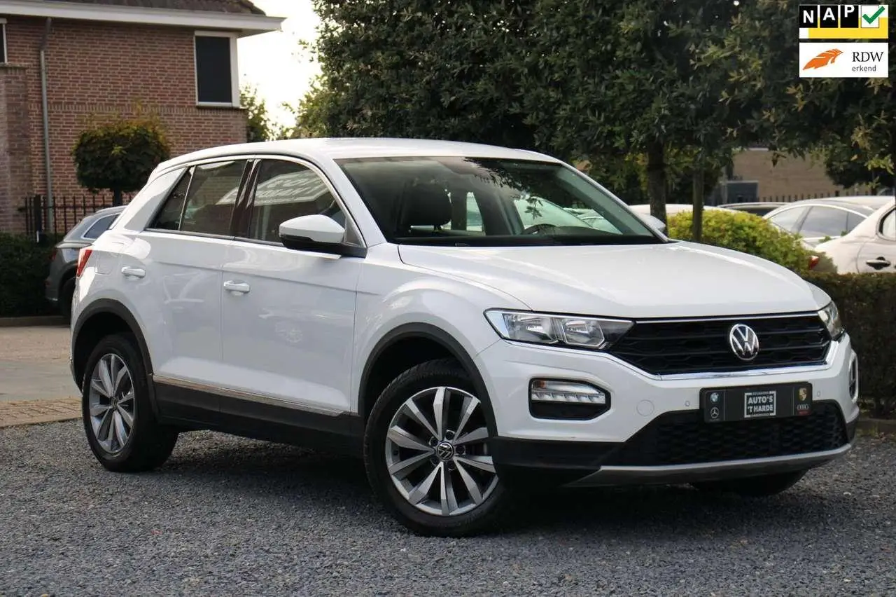 Photo 1 : Volkswagen T-roc 2021 Essence