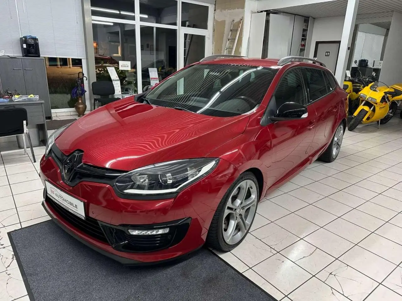 Photo 1 : Renault Megane 2015 Petrol