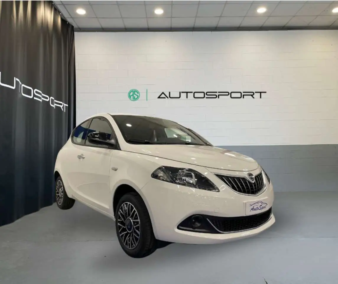 Photo 1 : Lancia Ypsilon 2024 Hybrid